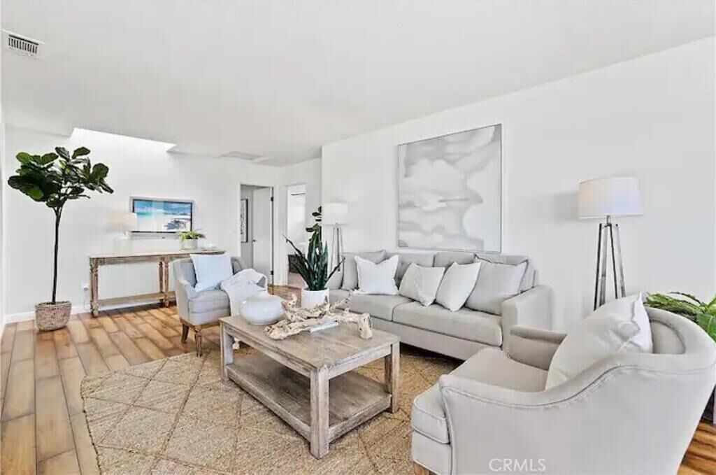 Photo of Livingroom in Old Towne