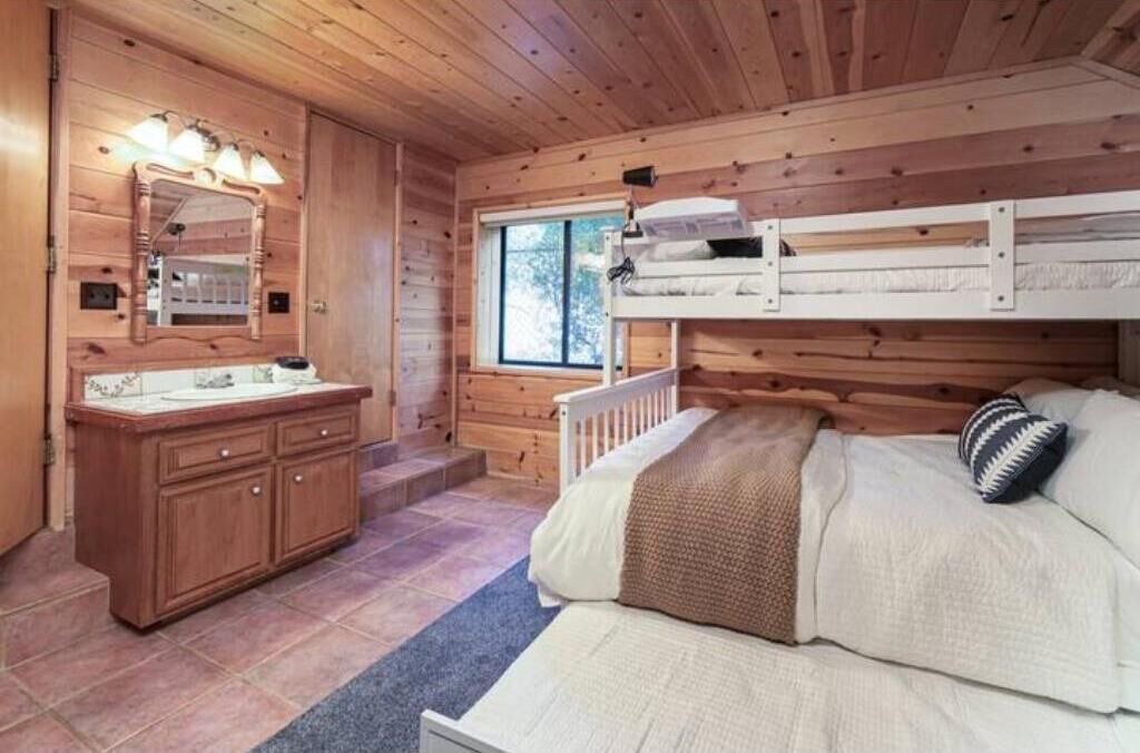 Photo of Bedroom in Idyllwild