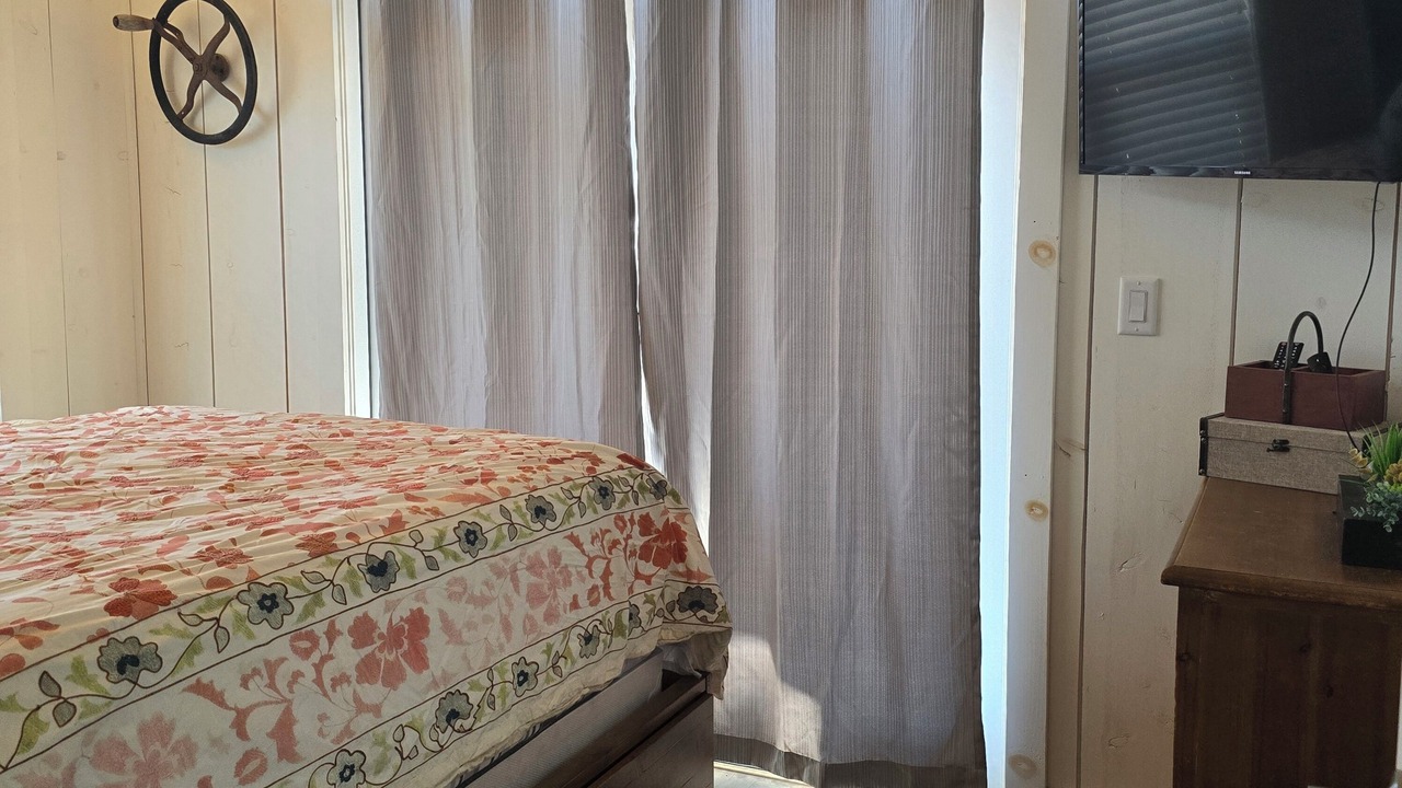 Photo of Bedroom in Hollister