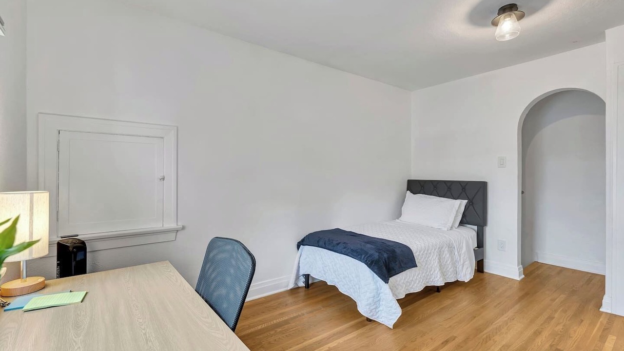 Photo of Bedroom in Belmont Shore