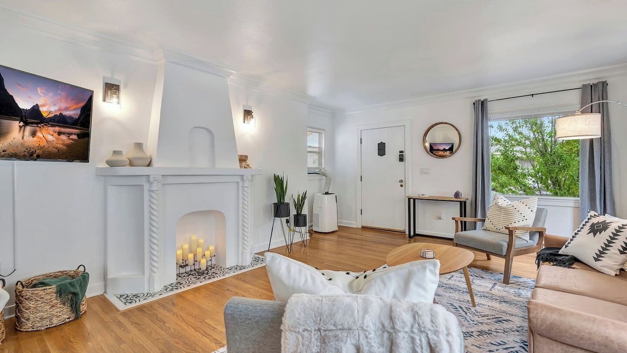 Photo of Livingroom in Belmont Shore