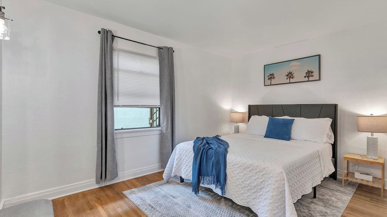 Photo of Bedroom in Belmont Shore