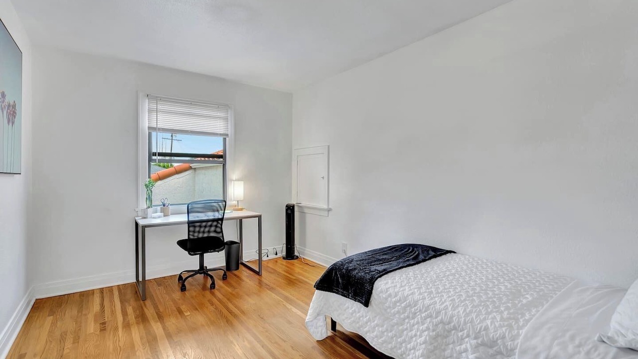 Photo of Bedroom in Belmont Shore