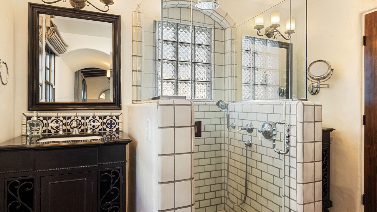 Photo of Bathroom in Araby Commons