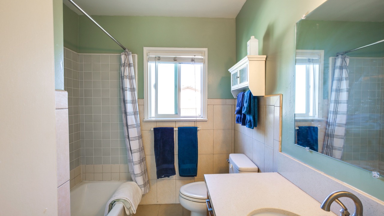 Photo of Bathroom in Harbor