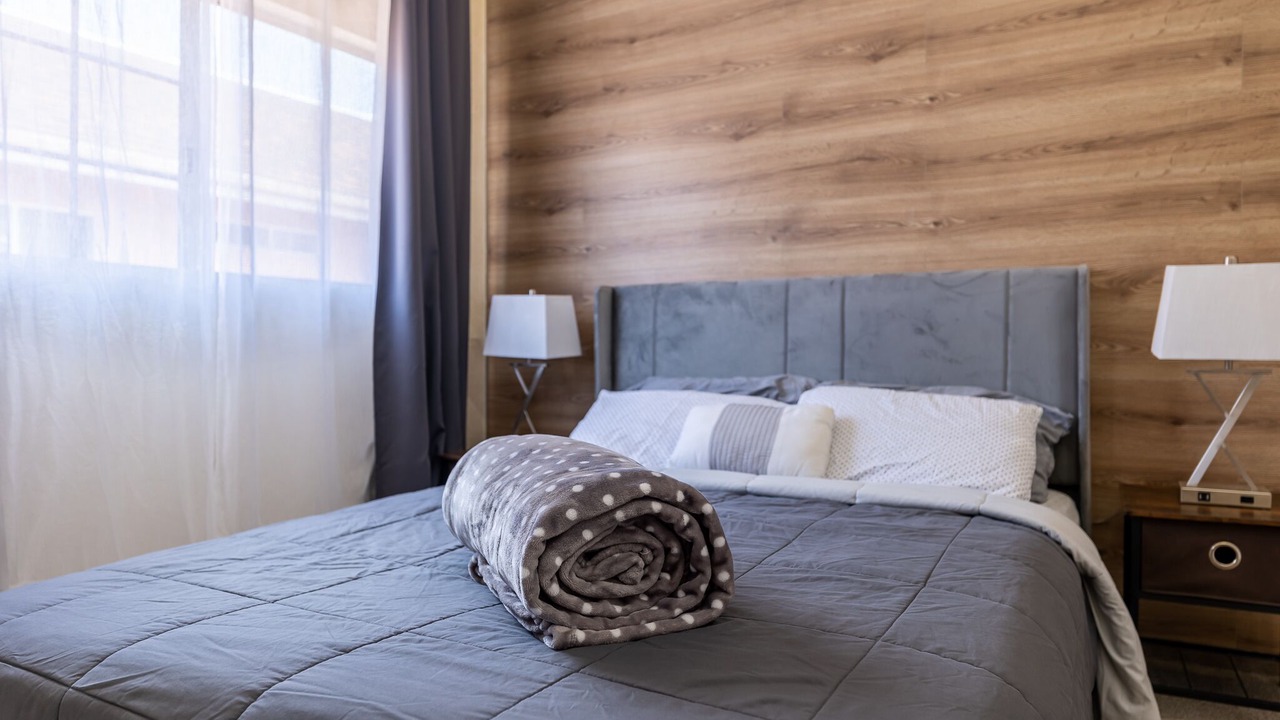 Photo of Bedroom in Pacific - Edison