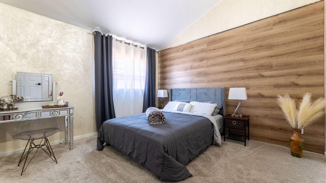 Photo of Bedroom in Pacific - Edison