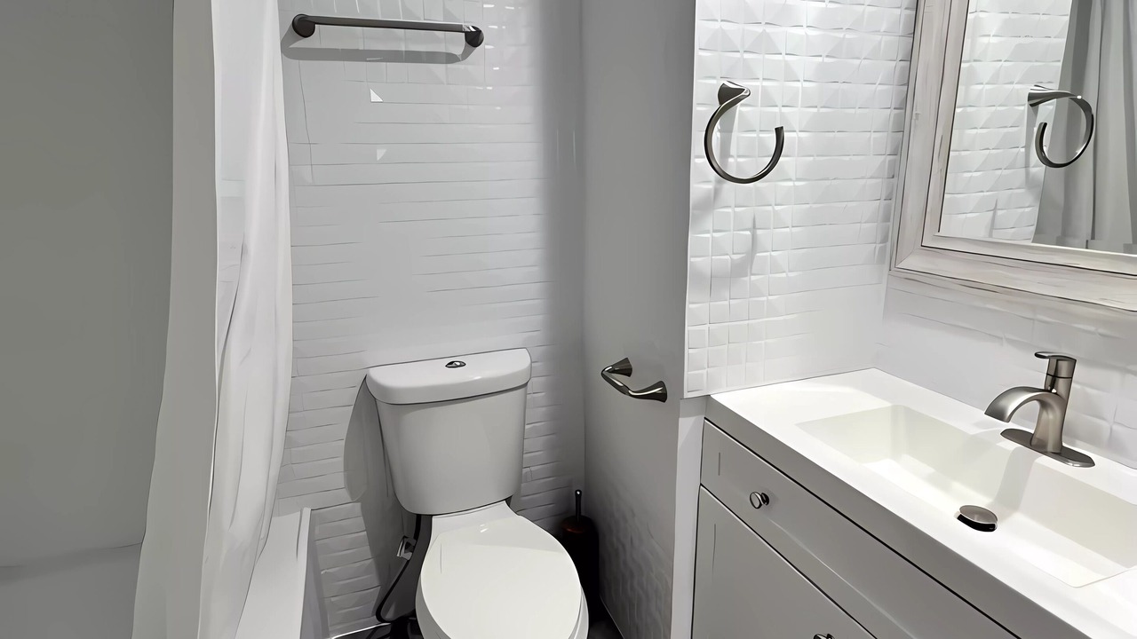 Photo of Bathroom in Pacific - Edison