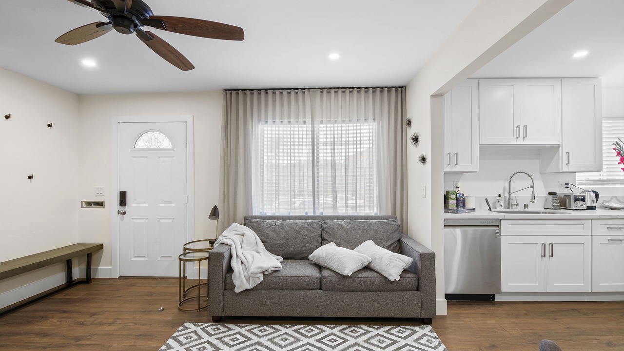 Photo of Livingroom in Eastside