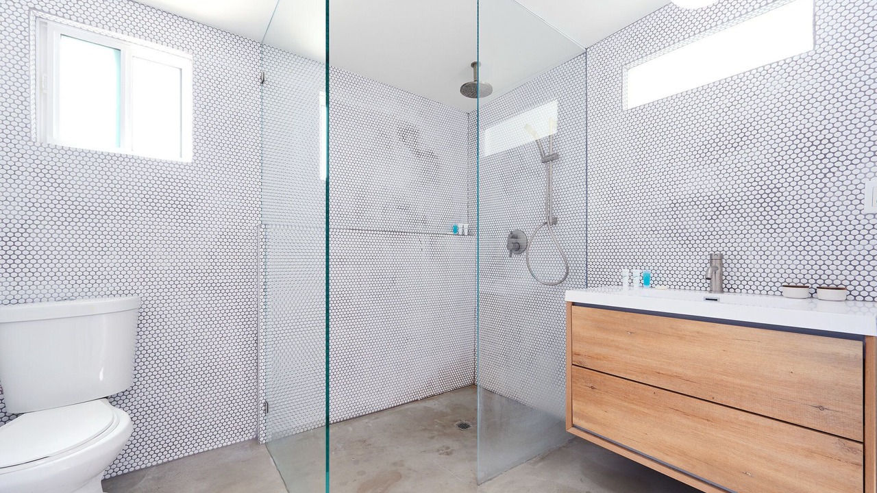 Photo of Bathroom in Eastern Malibu