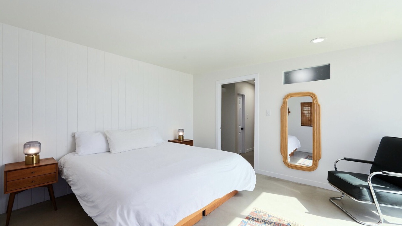 Photo of Bedroom in Eastern Malibu