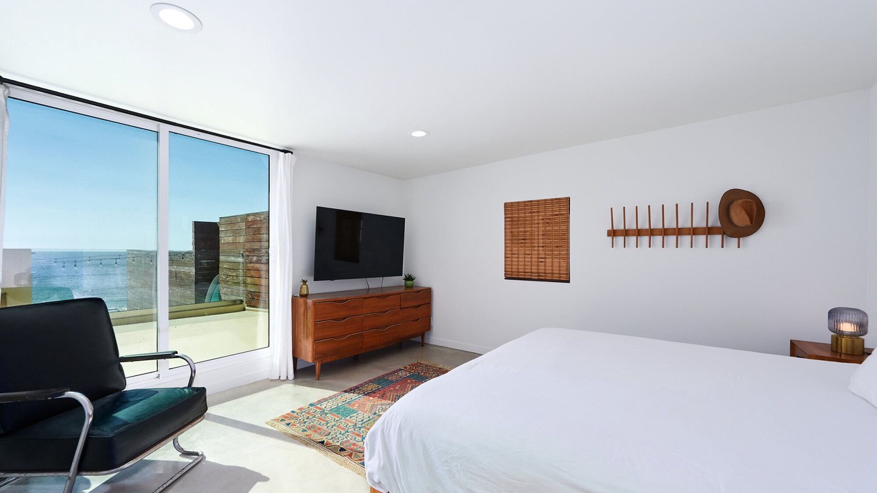 Photo of Bedroom in Eastern Malibu