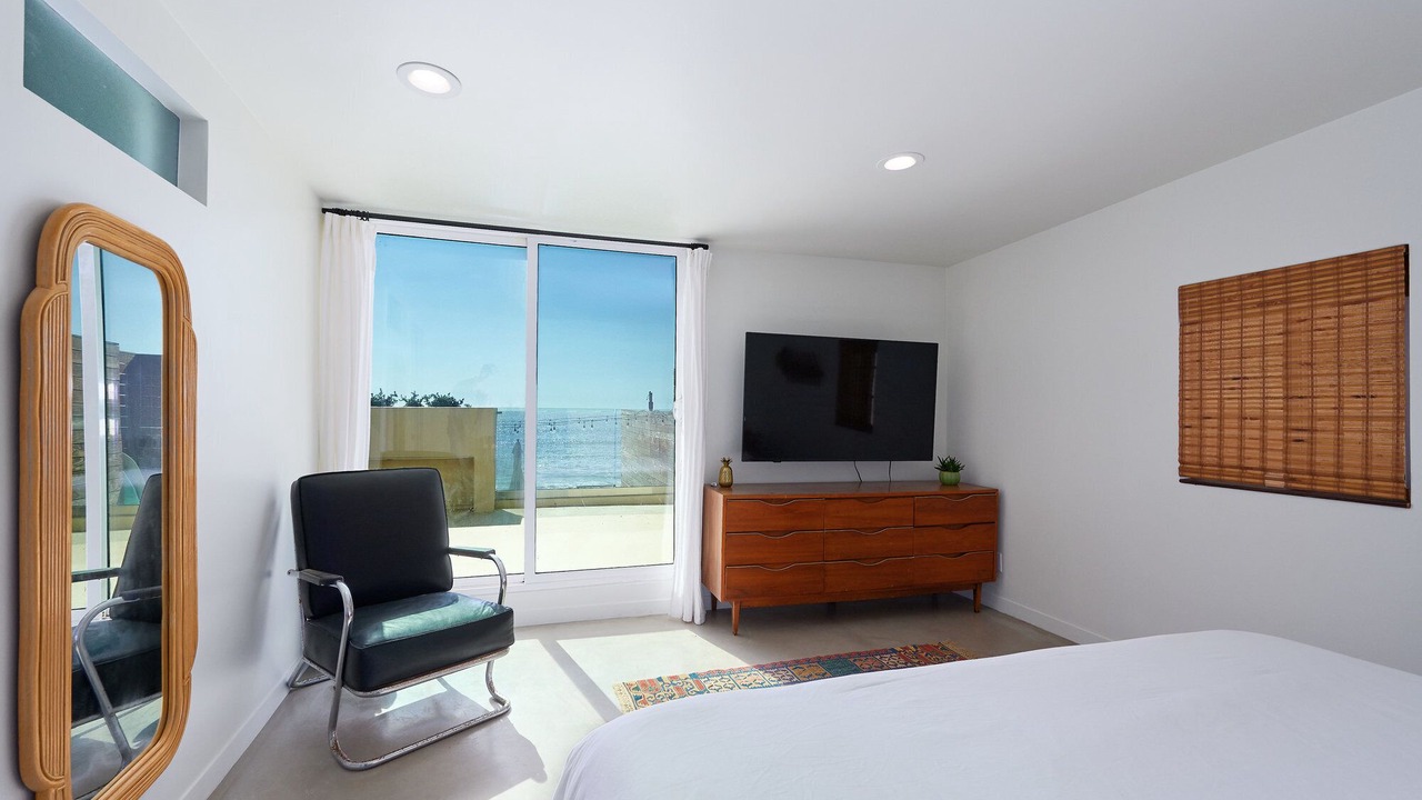 Photo of Bedroom in Eastern Malibu