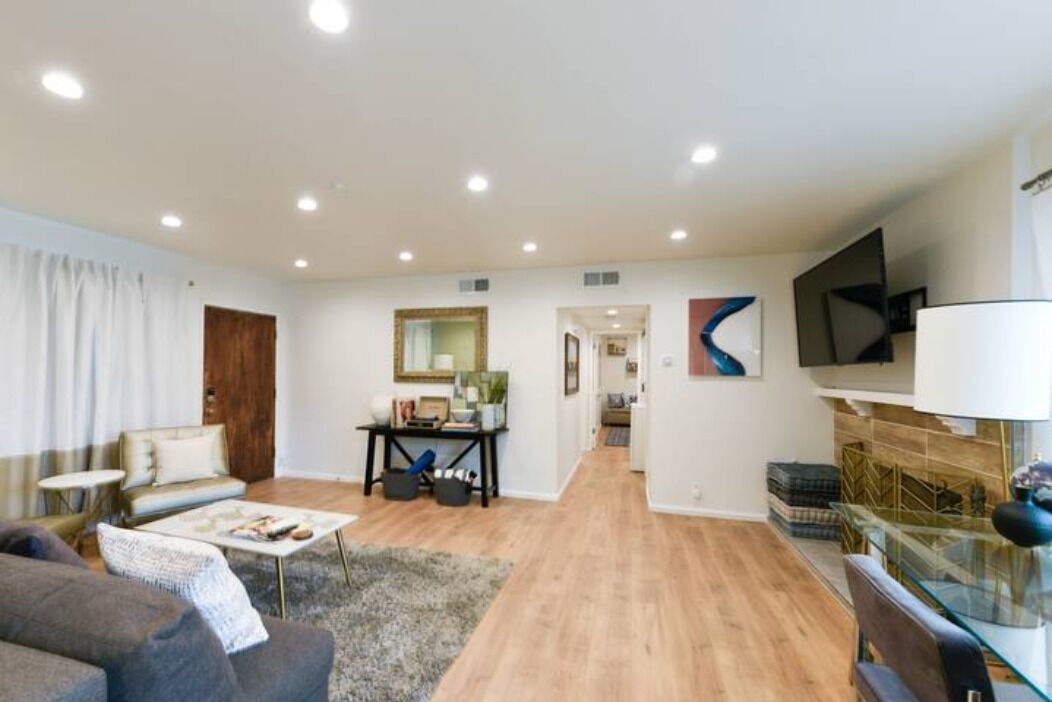 Photo of Livingroom in Downtown