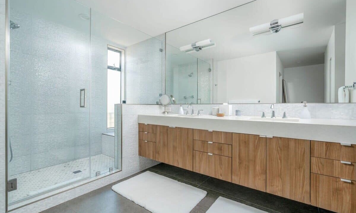 Photo of Bathroom in The Strand