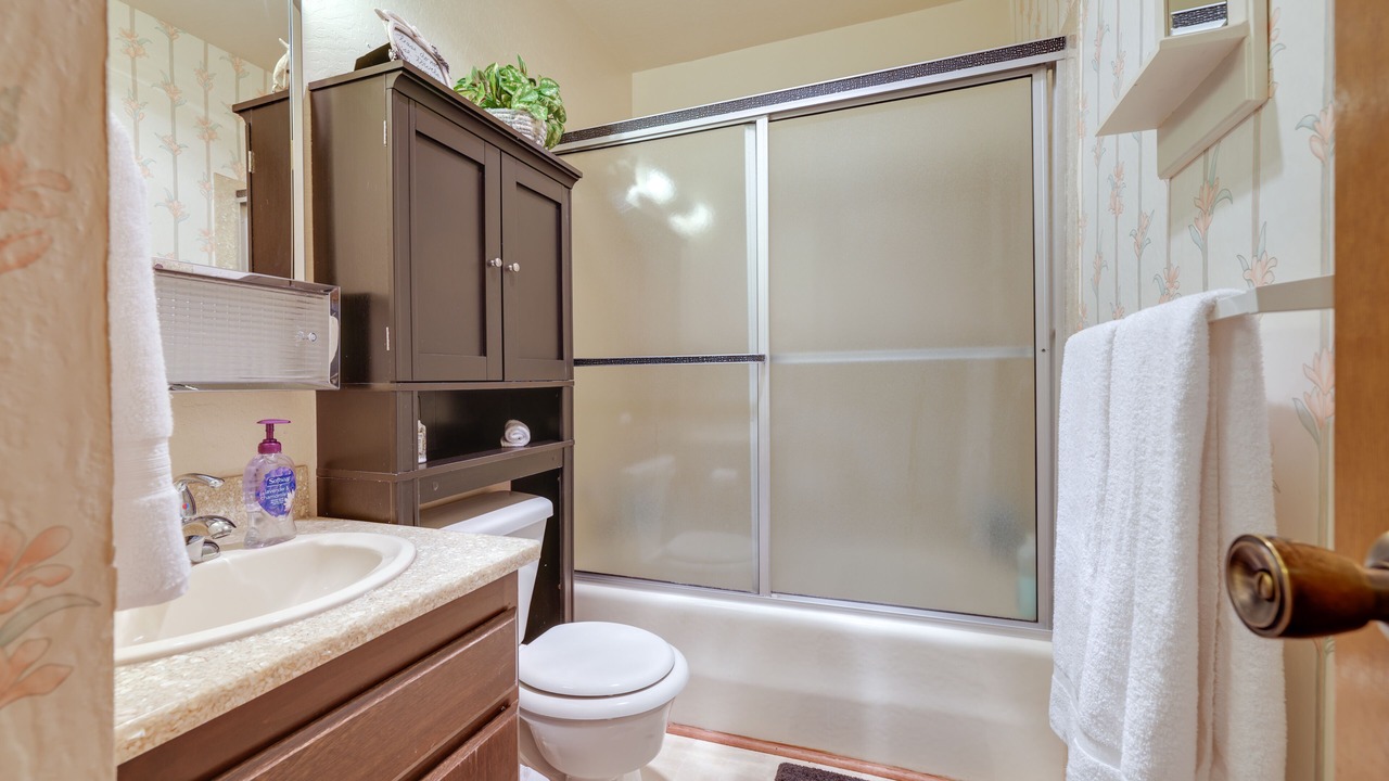 Photo of Bathroom in Pinecrest