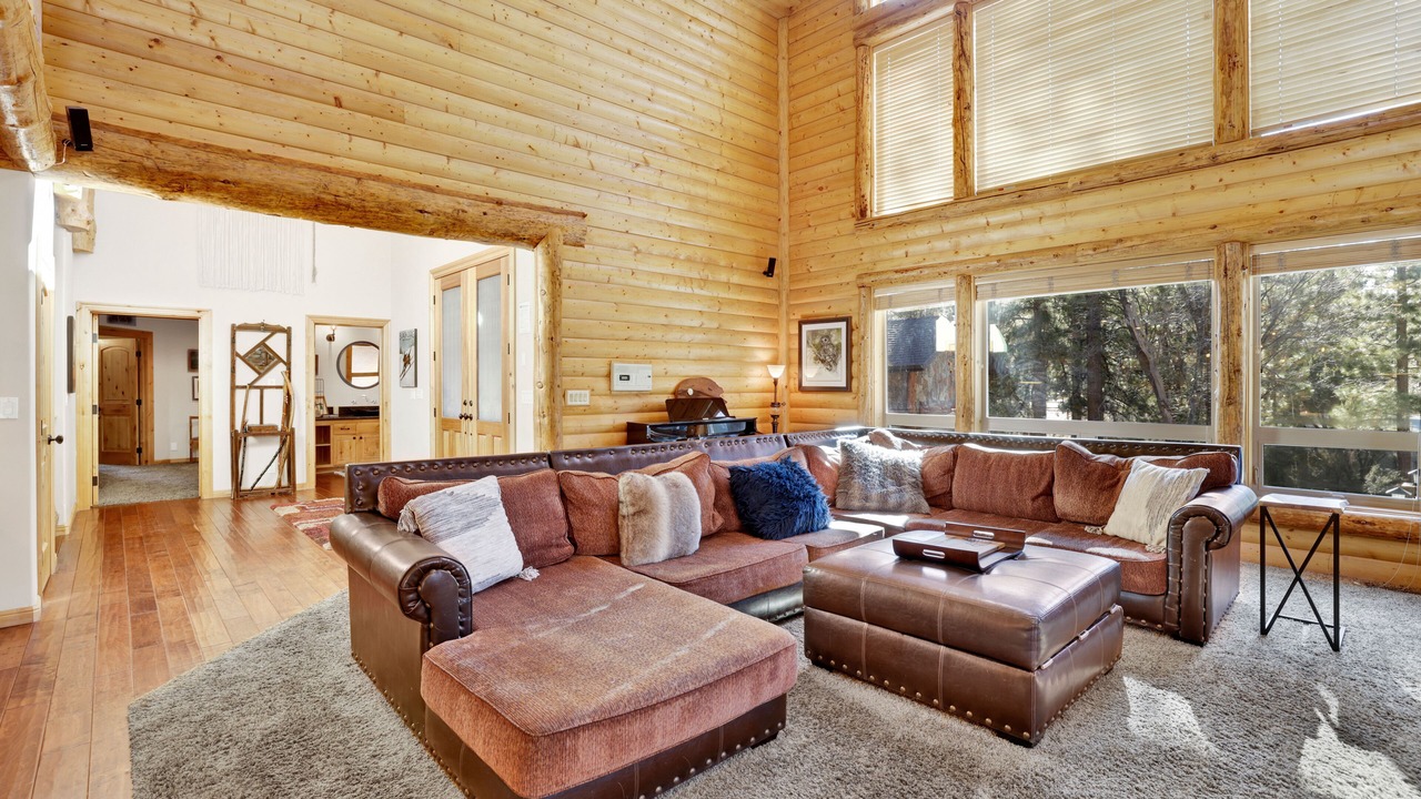 Photo of Livingroom in Eagle Mountain Estates