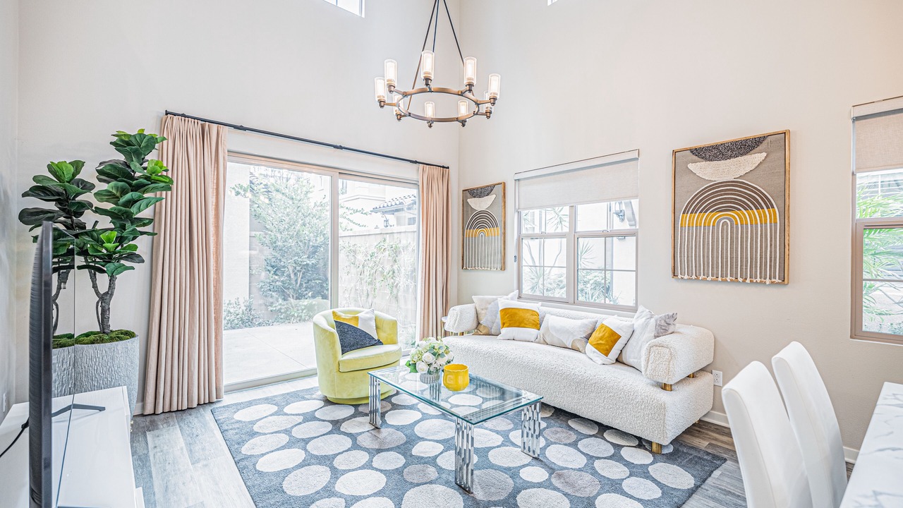 Photo of Livingroom in Portola Springs