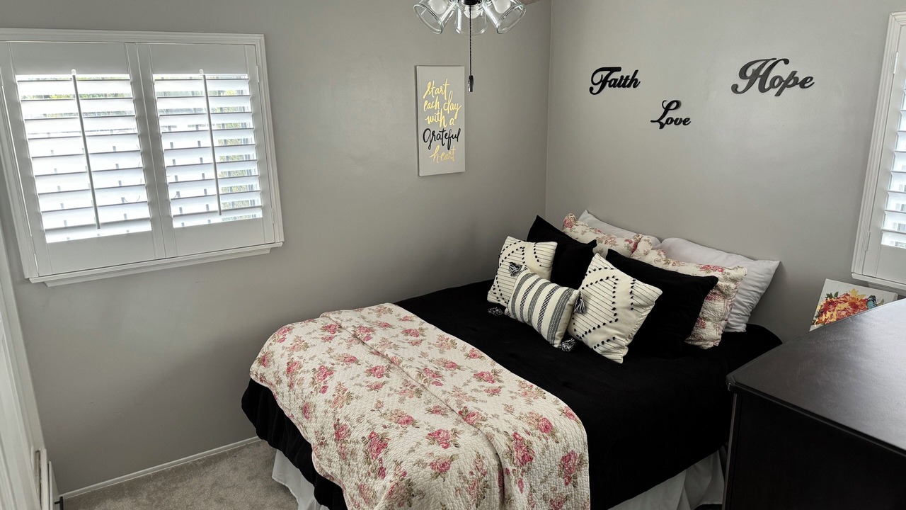 Photo of Bedroom in North Long Beach