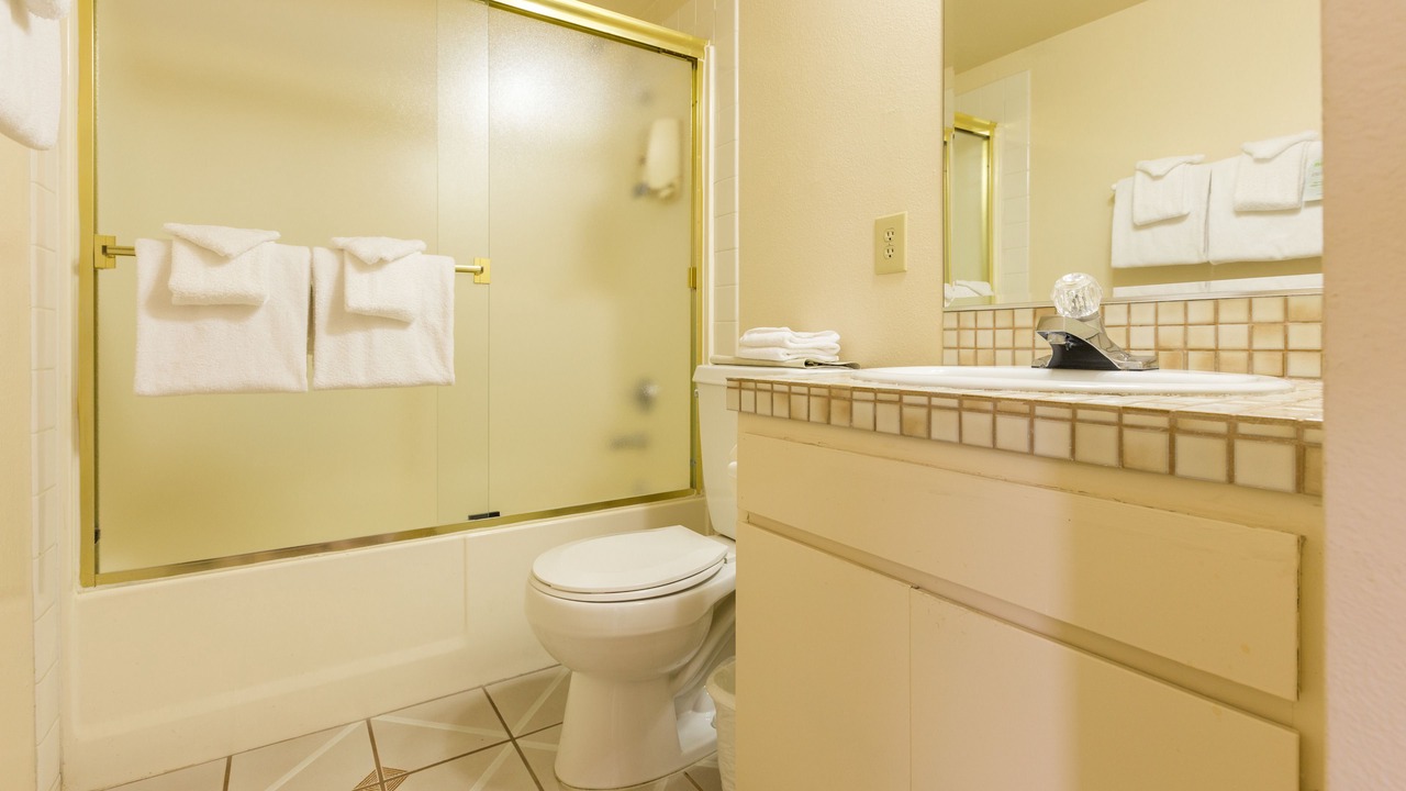Photo of Bathroom in Oxnard Shores
