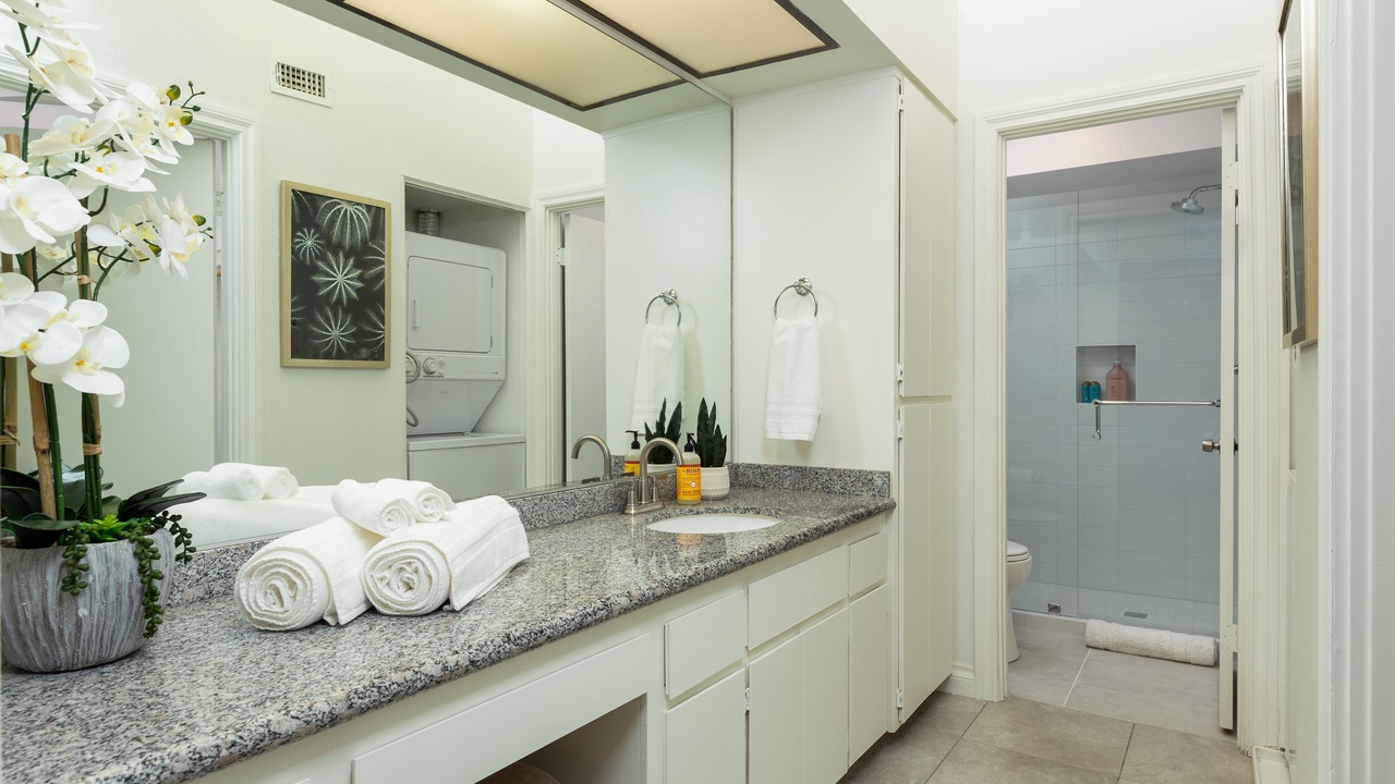 Photo of Bathroom in Canyon Corridor