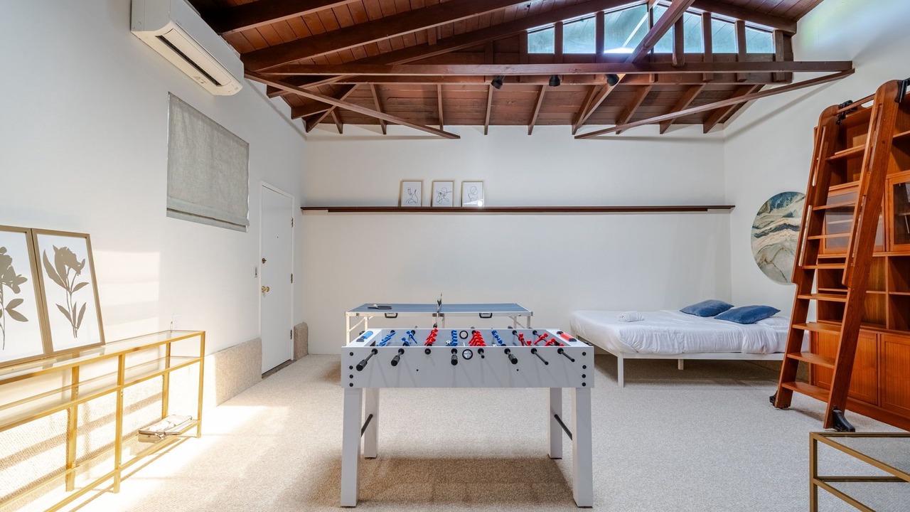 Photo of Bedroom in Lake Hollywood Estates