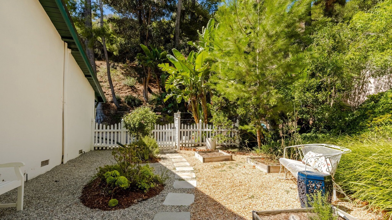 Photo of Patio Balcony in Lake Hollywood Estates
