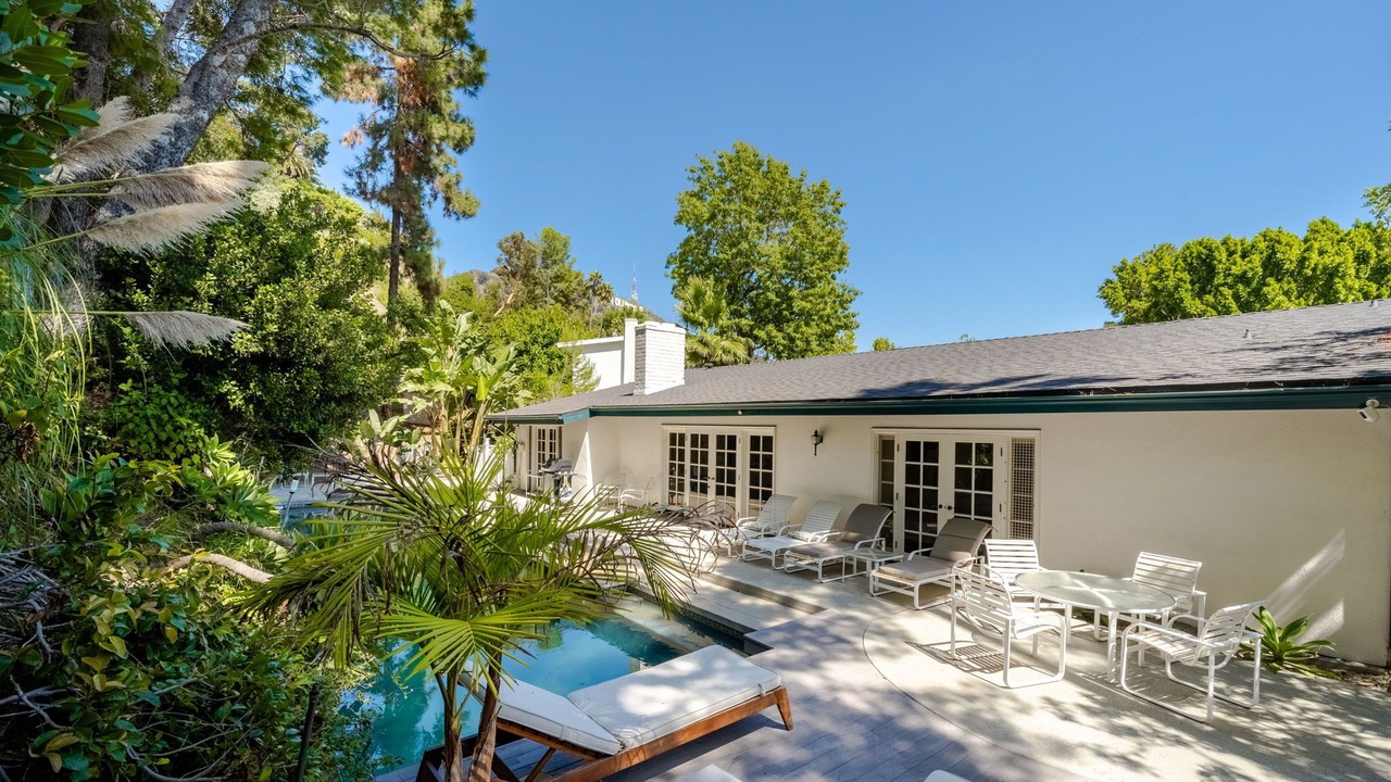 Photo of Outdoor in Lake Hollywood Estates