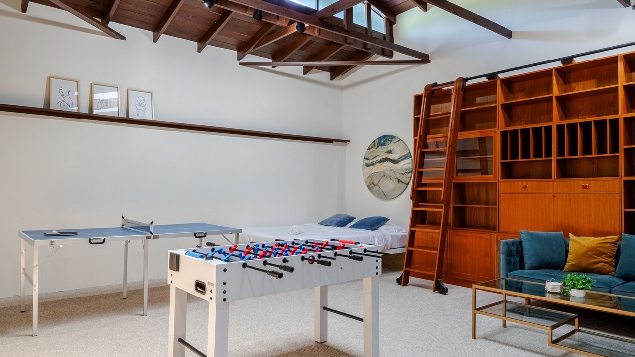 Photo of Bedroom in Lake Hollywood Estates
