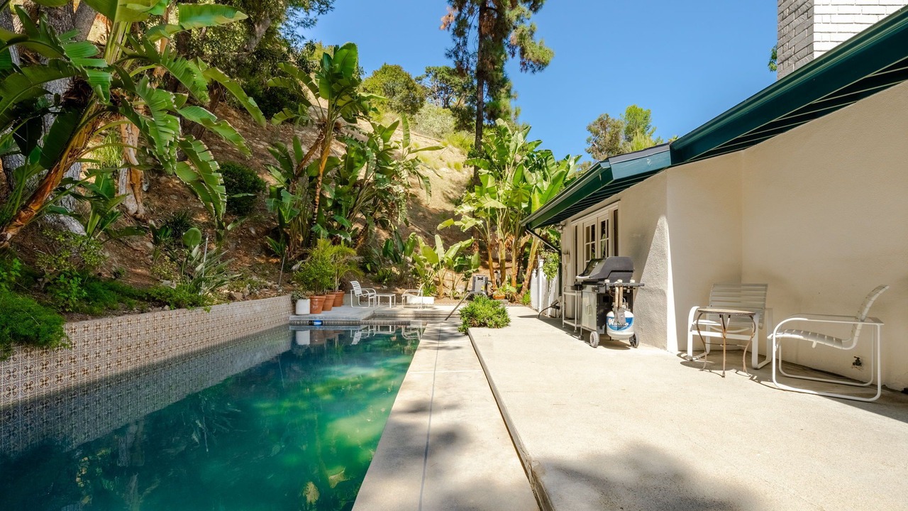 Photo of Outdoor in Lake Hollywood Estates
