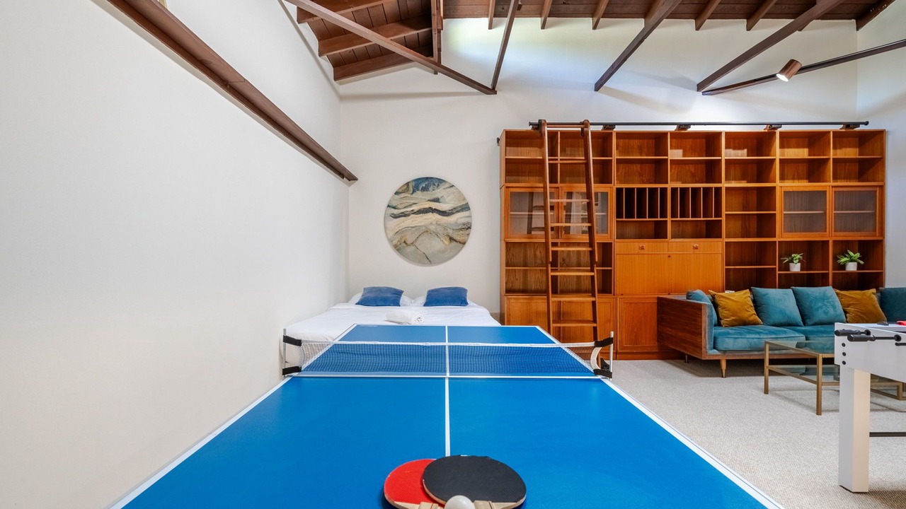 Photo of Bedroom in Lake Hollywood Estates