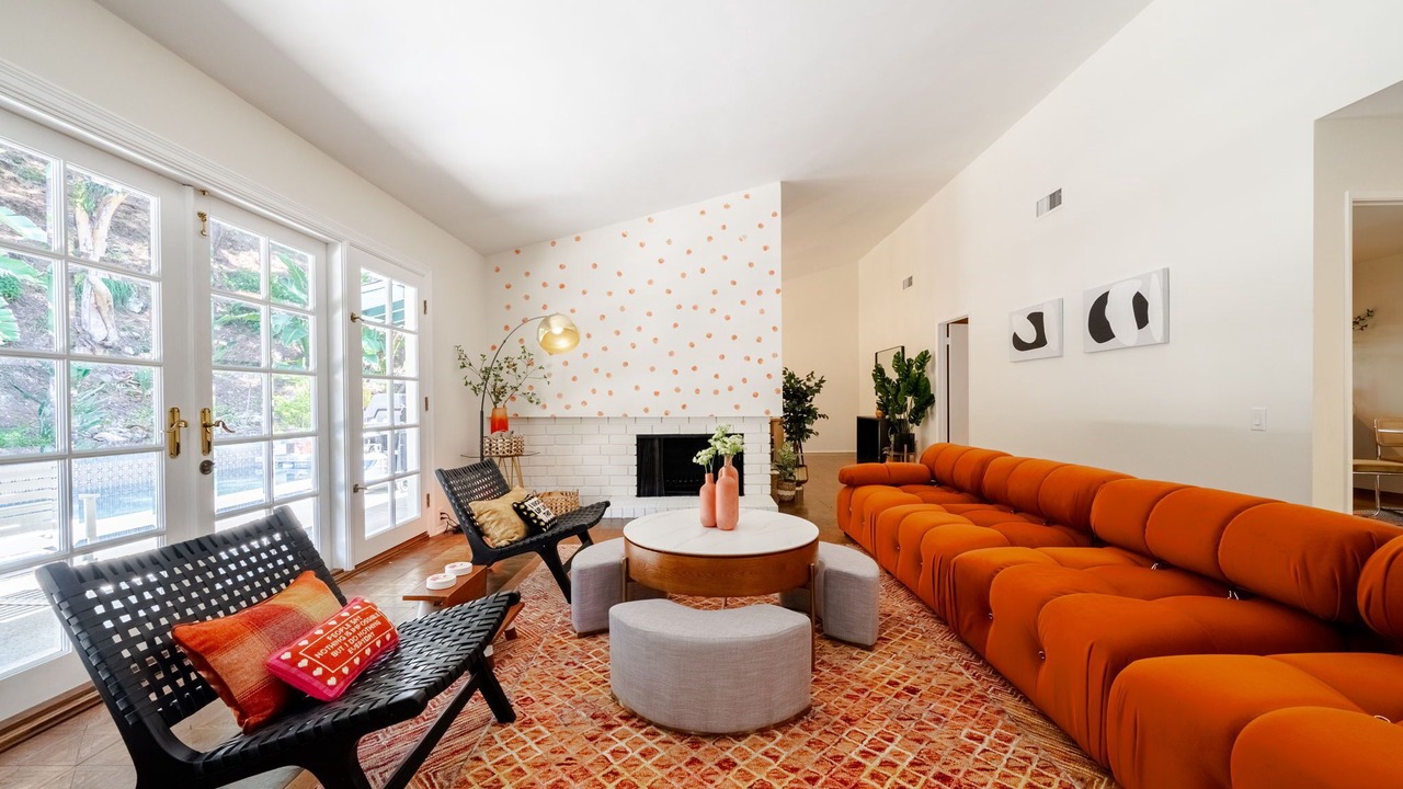 Photo of Livingroom in Lake Hollywood Estates