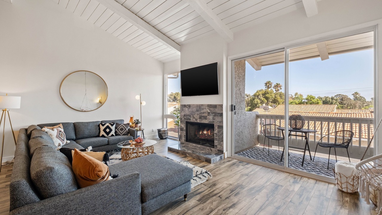 Photo of Livingroom in Central Malibu