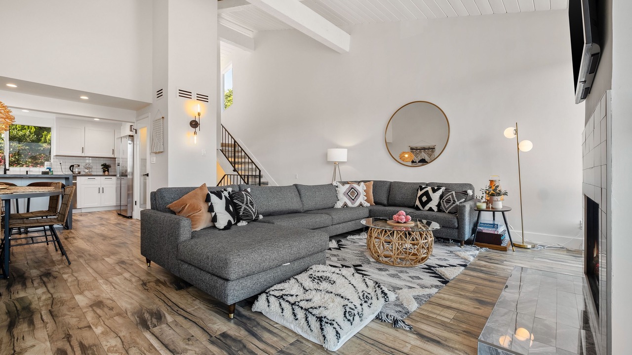Photo of Livingroom in Central Malibu