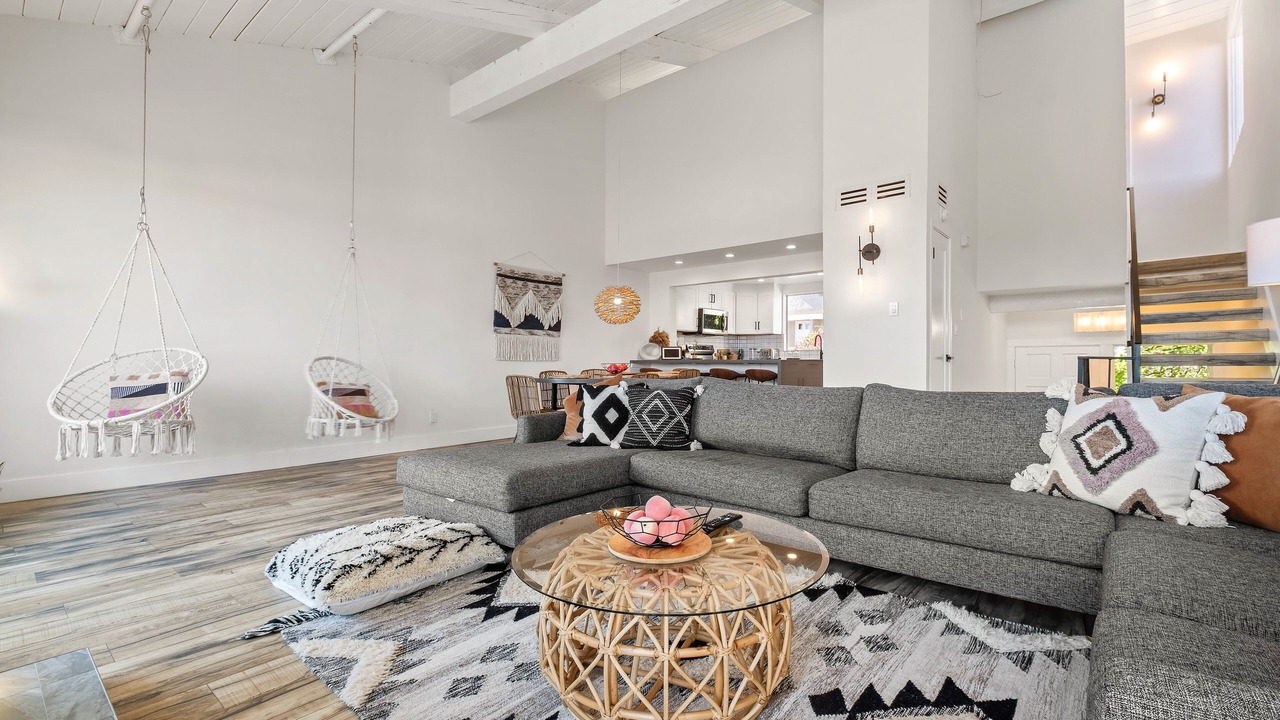 Photo of Livingroom in Central Malibu