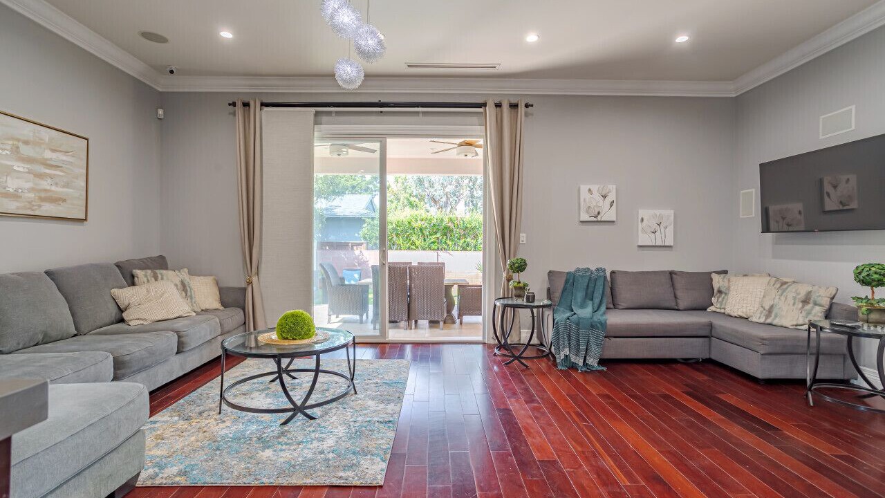 Photo of Livingroom in Valley Glen