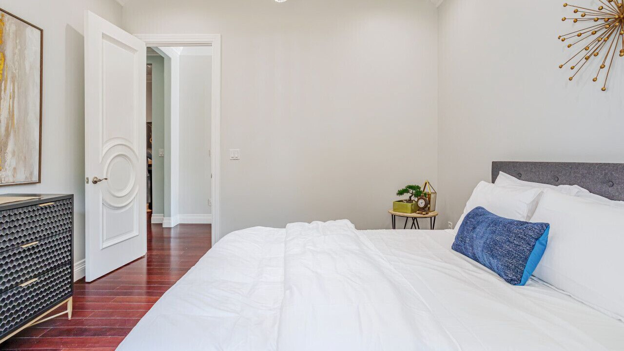 Photo of Bedroom in Valley Glen