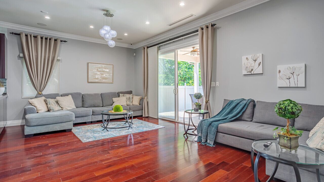 Photo of Livingroom in Valley Glen