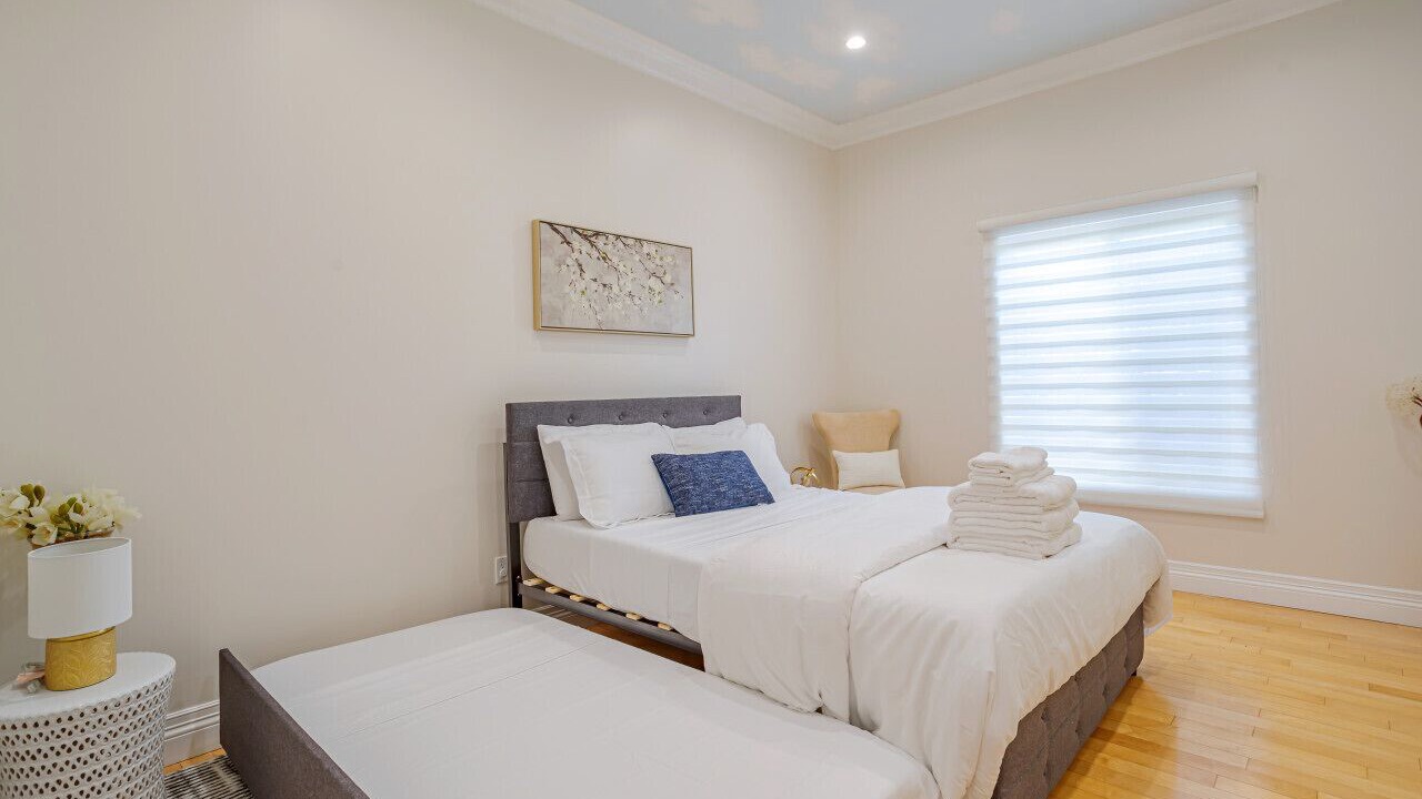 Photo of Bedroom in Valley Glen