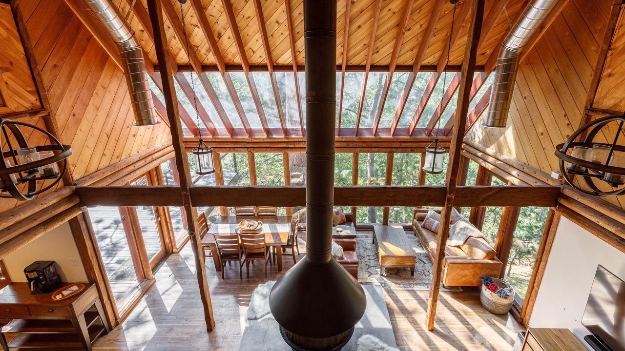 Photo of Livingroom in Lake Arrowhead