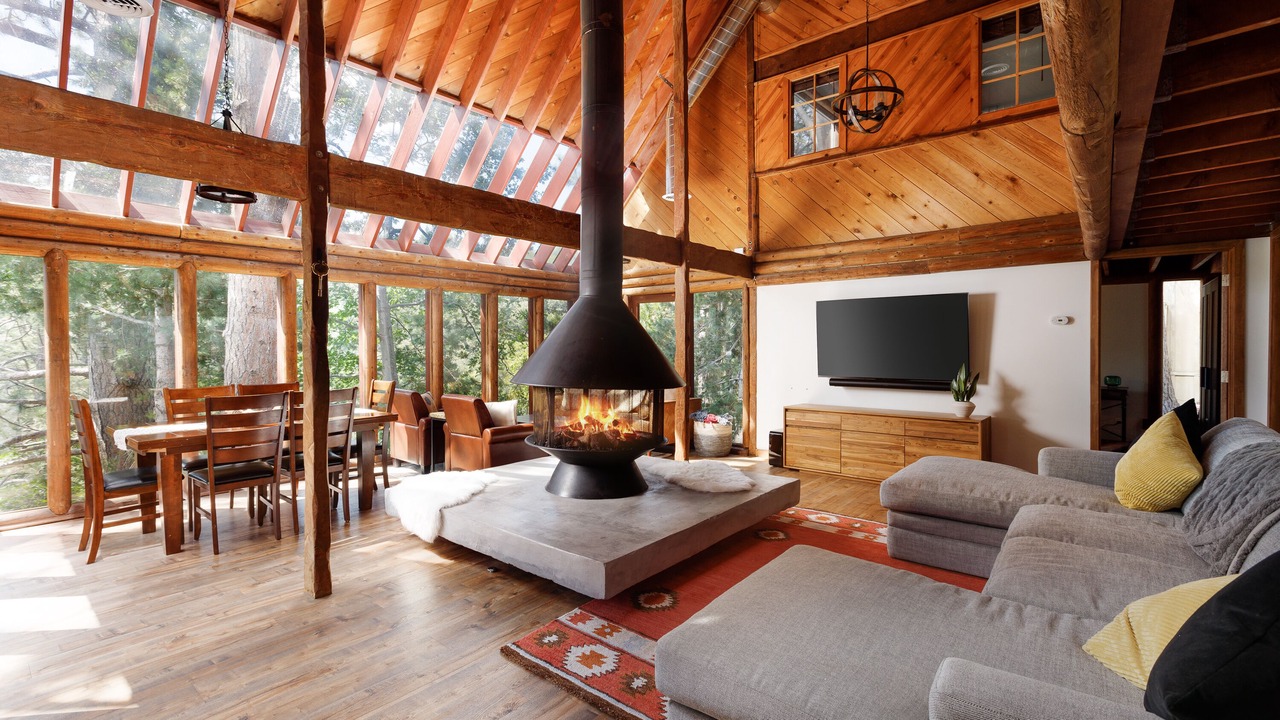 Photo of Livingroom in Lake Arrowhead