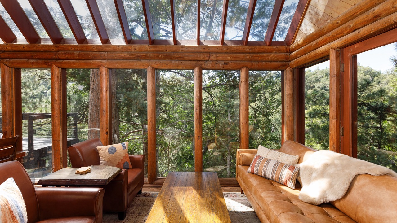 Photo of Livingroom in Lake Arrowhead