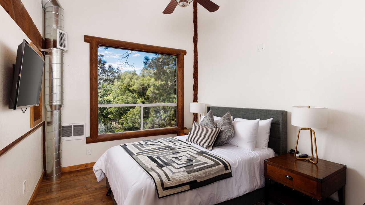 Photo of Bedroom in Lake Arrowhead