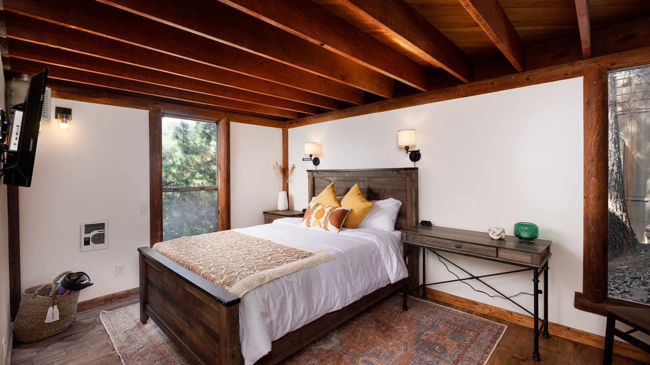 Photo of Bedroom in Lake Arrowhead
