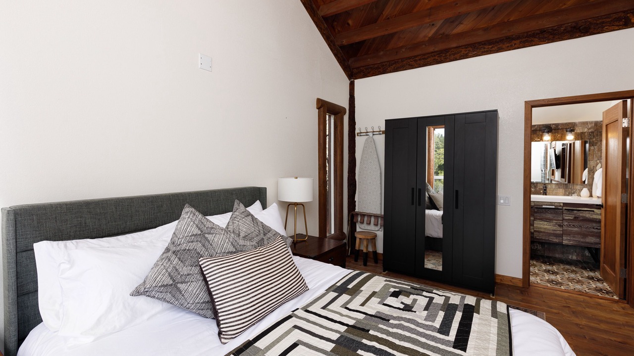Photo of Bedroom in Lake Arrowhead
