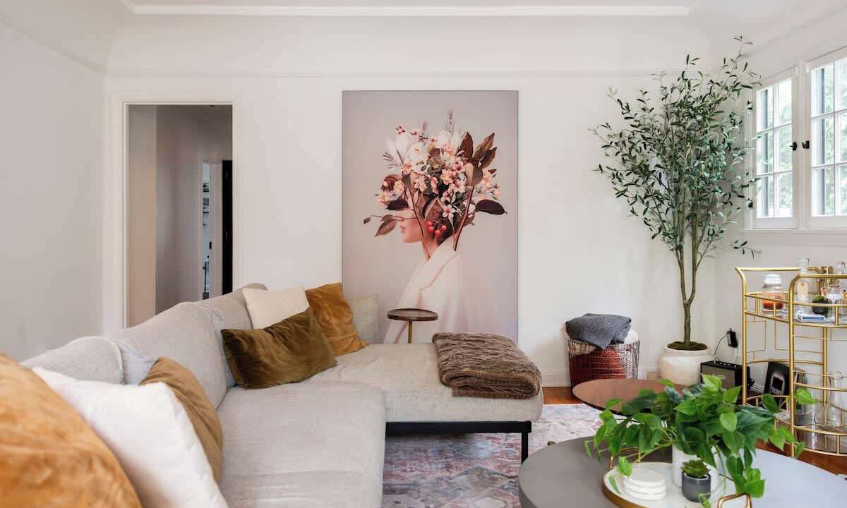Photo of Livingroom in Greater Wilshire - Hancock Park