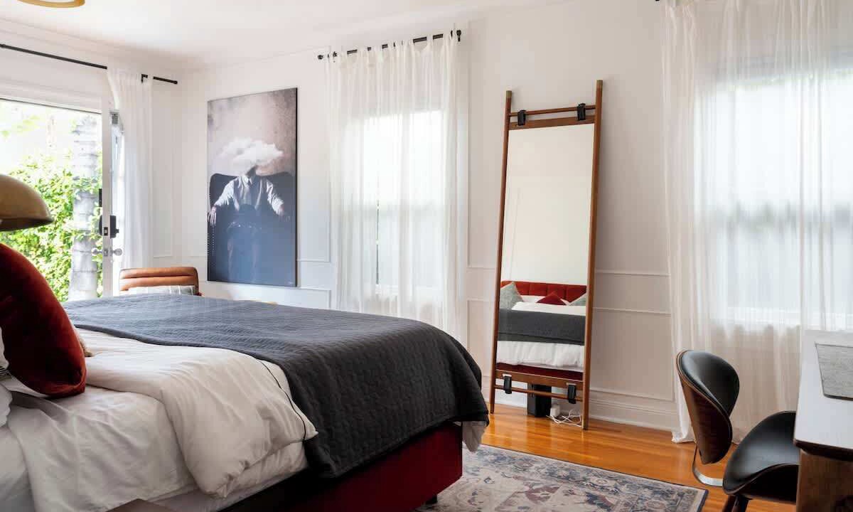 Photo of Bedroom in Greater Wilshire - Hancock Park