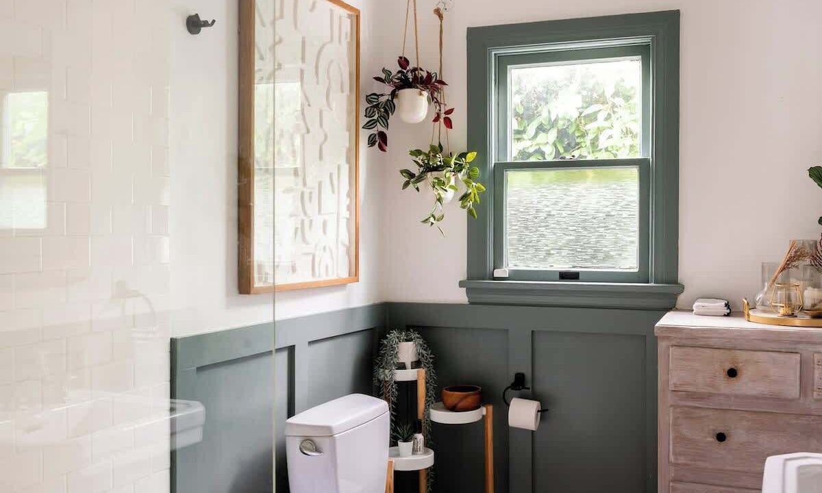 Photo of Bathroom in Greater Wilshire - Hancock Park
