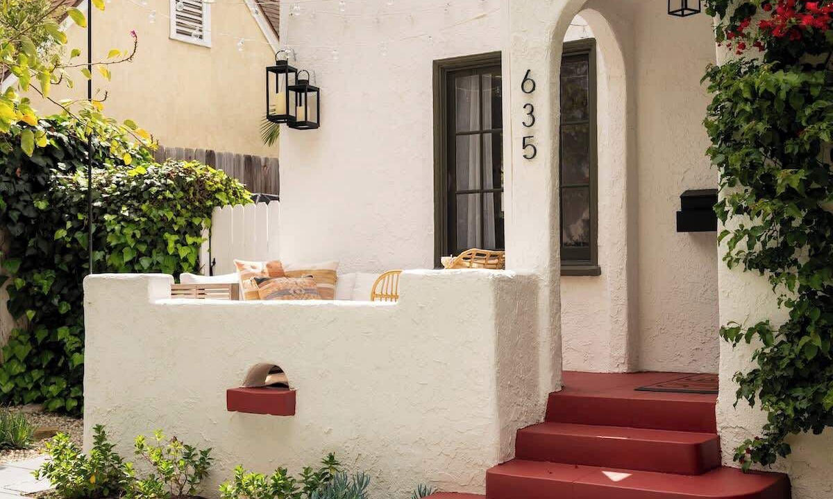 Photo of Patio Balcony in Greater Wilshire - Hancock Park