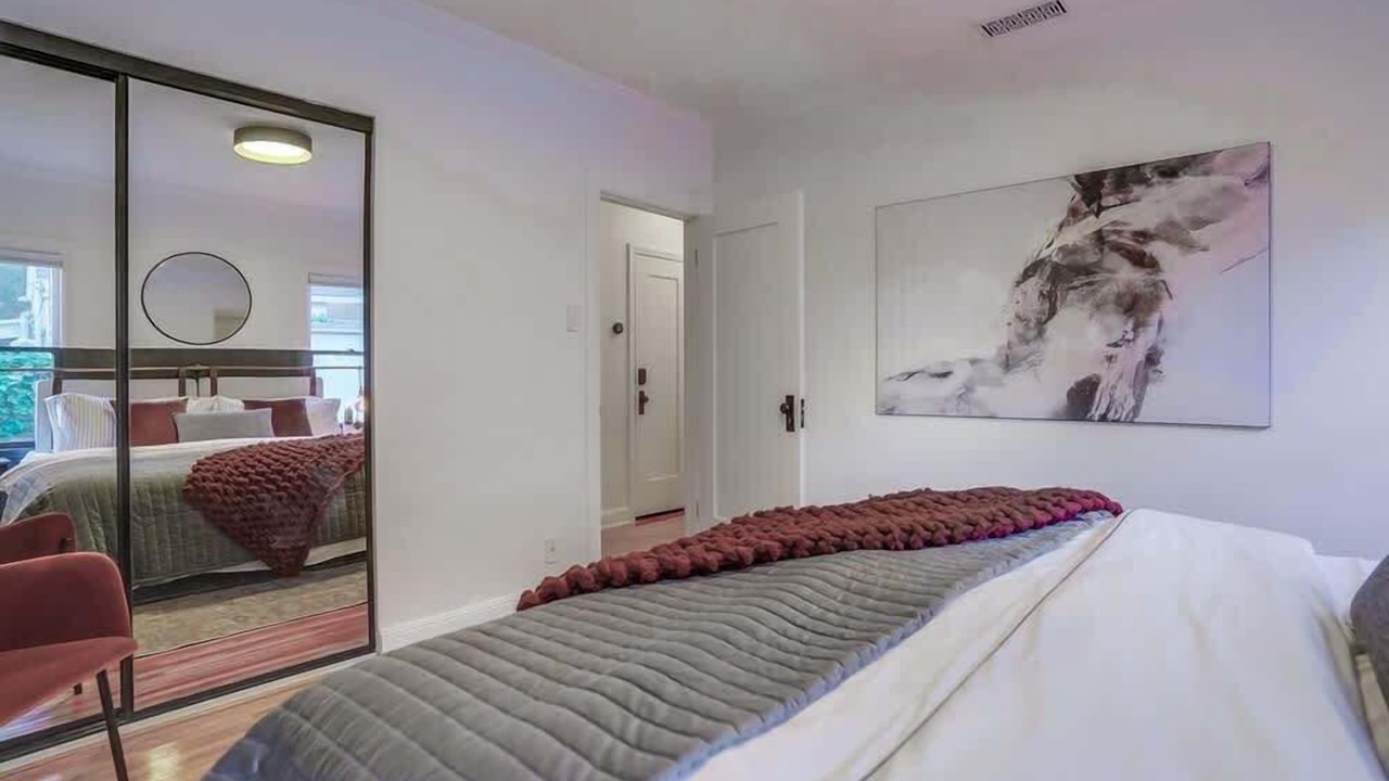 Photo of Bedroom in Greater Wilshire - Hancock Park
